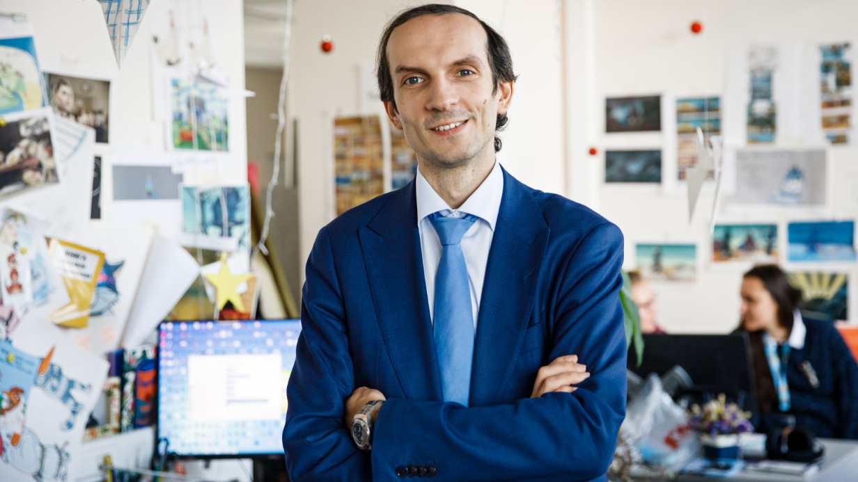 Генеральный директор студии мультипликации «Союзмультфильм» Борис Машковцев в мастерских художников, в которых ежедневно создаются минуты анимационных фильмов для международного коммерческого и фестивального проката. Среди недавних проектов — «Приключения Пети и Волка», перезапуск «Простоквашино», «Ну, погоди!», «Умки» и многое другое