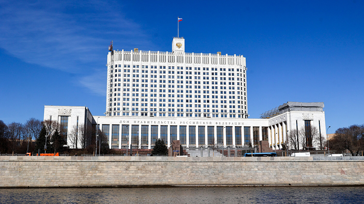 Правительство РФ установило полный запрет на экспорт бензина в августе