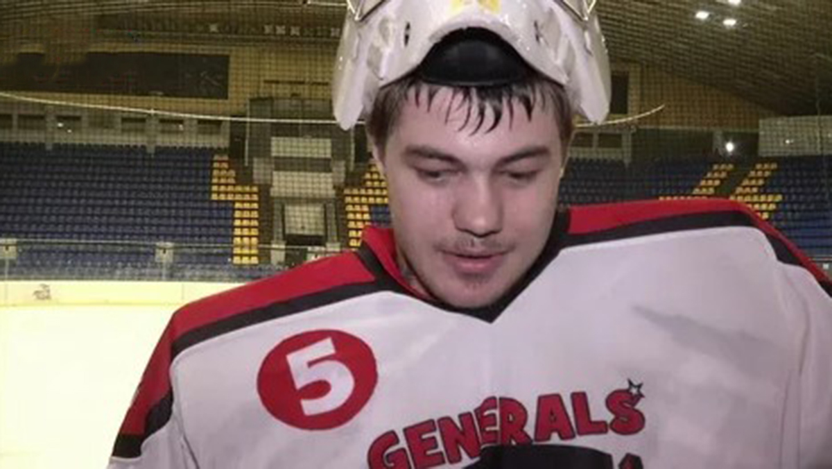 Вратарь сборной Украины по хоккею Эдуард Захарченко