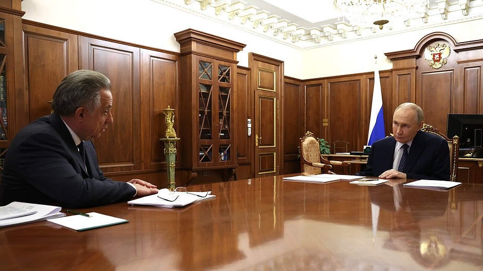 Путин встретился с гендиректором «ДОМ.РФ» Мутко