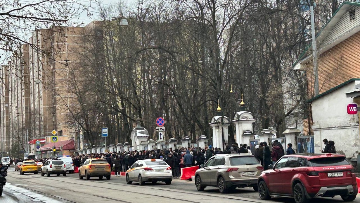 Прощание с рэпером Пашей Техником началось в Москве