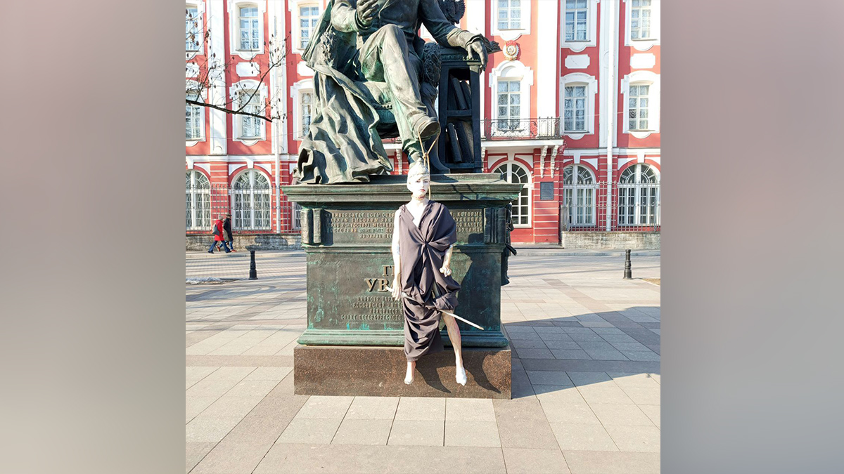 В Санкт-Петербурге задержали студента СПбГУ за перформанс у вуза: что он сделал, какое наказание ему грозит