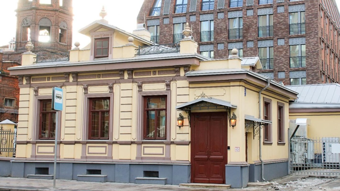 Четыре деревянных здания в центре Москвы признали объектами культурного наследия