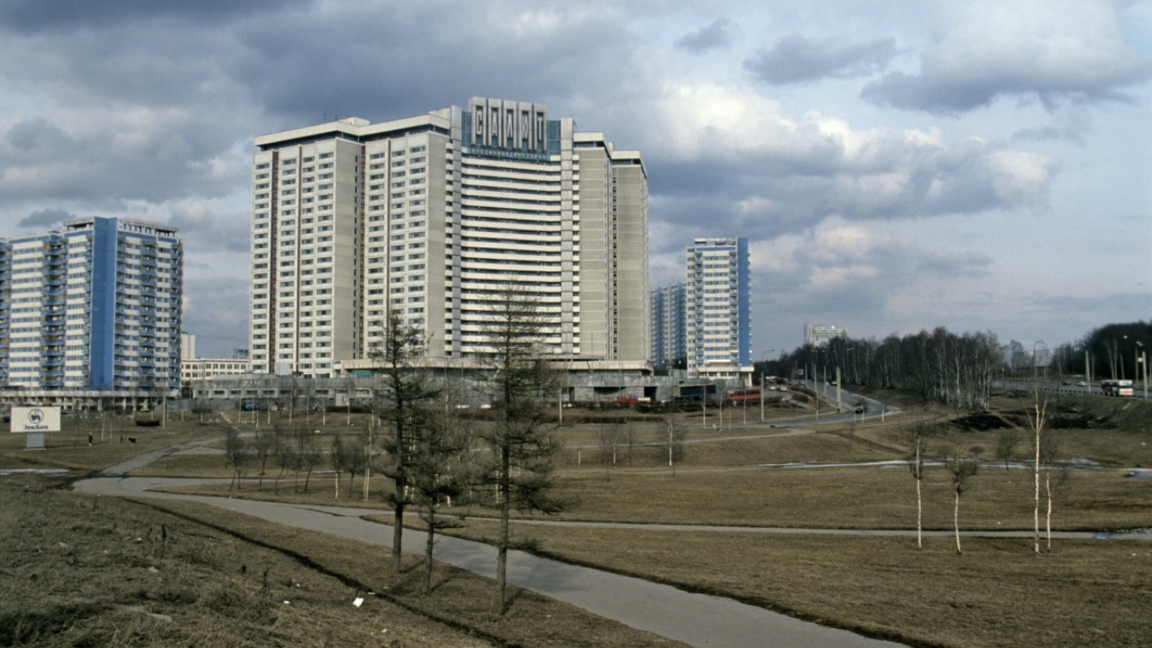 Спасатели эвакуировали 200 человек из загоревшейся гостиницы «Салют» в Москве