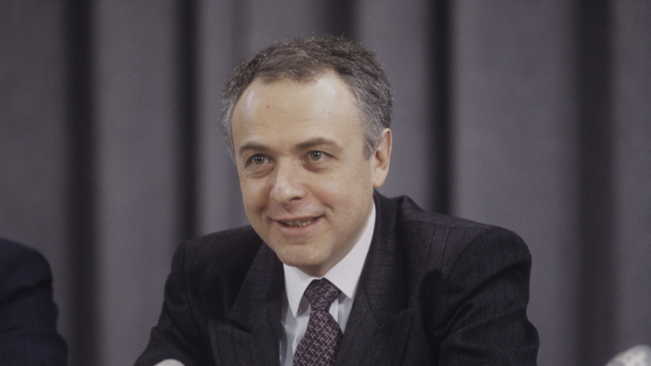 Минюст внес в реестр иноагентов бывшего главу МИД России Козырева