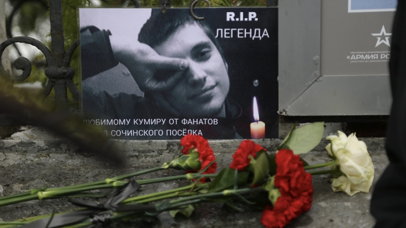 «Музыкальный авторитет»: фанаты собираются у могилы Паши Техника в день его 41-летия