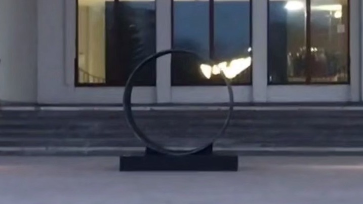 Арт-объект в виде куска трубы установили в Курске после операции «Поток» 