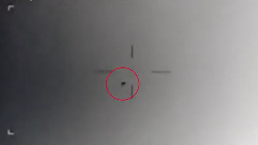 В США опубликовали кадры военных моряков с вылетающими из океана НЛО