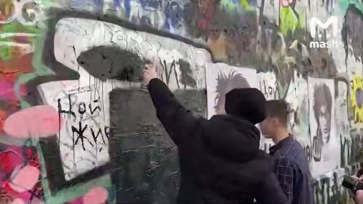 Поклонники Паши Техника закрасили надпись о смерти рэпера на стене Цоя