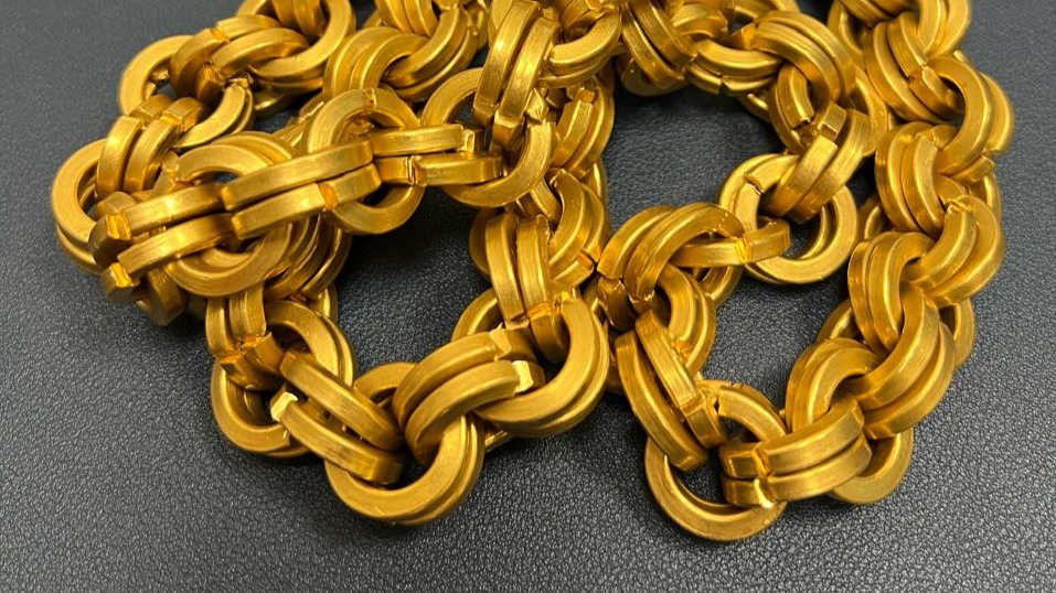 Таможенники в Шереметьеве изъяли цепь за 8,6 миллиона у туриста