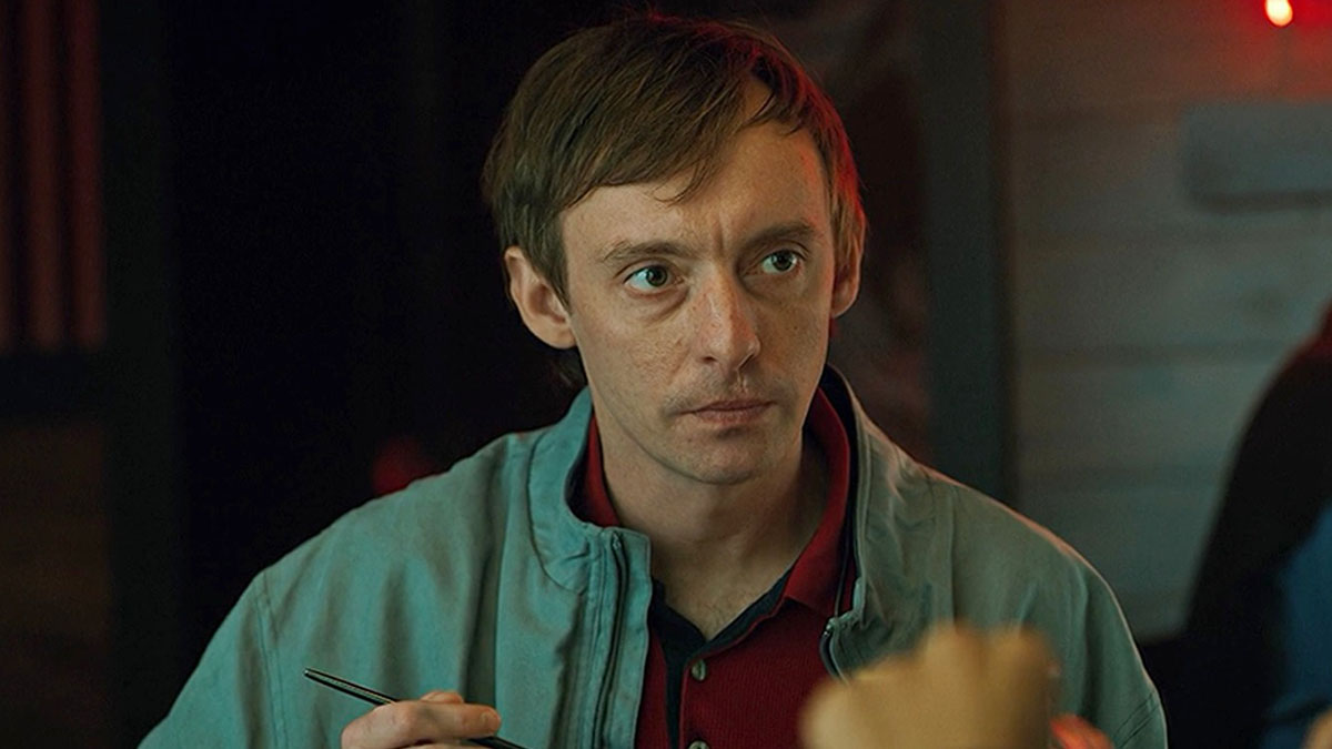 Актера Илью Деля доставили в реанимацию после падения из окна возлюбленной