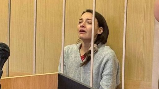 Дроздова напала на Деля с ножом: за что она это сделала и почему потерпевший ее защищает