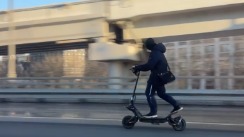 В Москве заметили самокатчика, ехавшего со скоростью около 100 км/ч