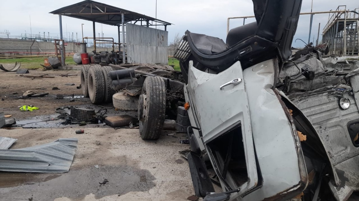 СК: Три человека погибли при взрыве цистерны с топливом в Чечне