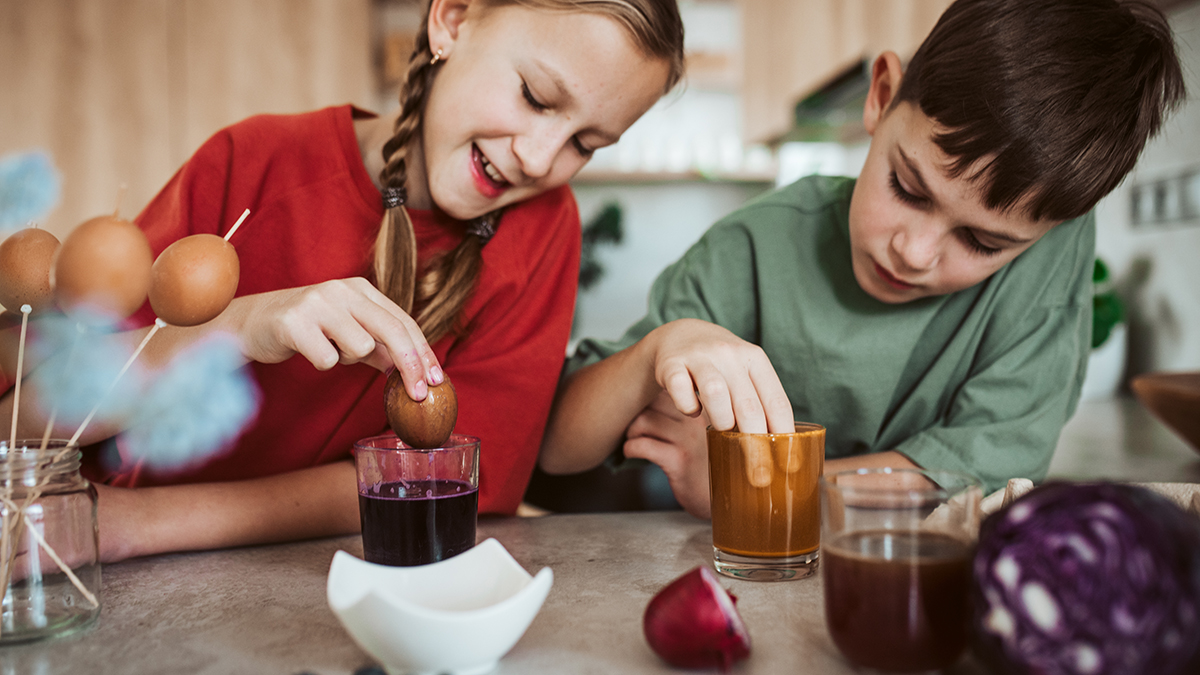 Как украсить яйца к Пасхе креативно и недорого