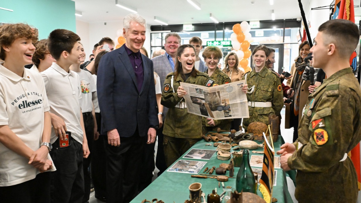 Мэр Москвы Сергей Собянин открыл новый корпус школы № 1788 на улице Летчика Грицевца. Здание в поселке Внуково возвели за два с половиной года по уникальному проекту