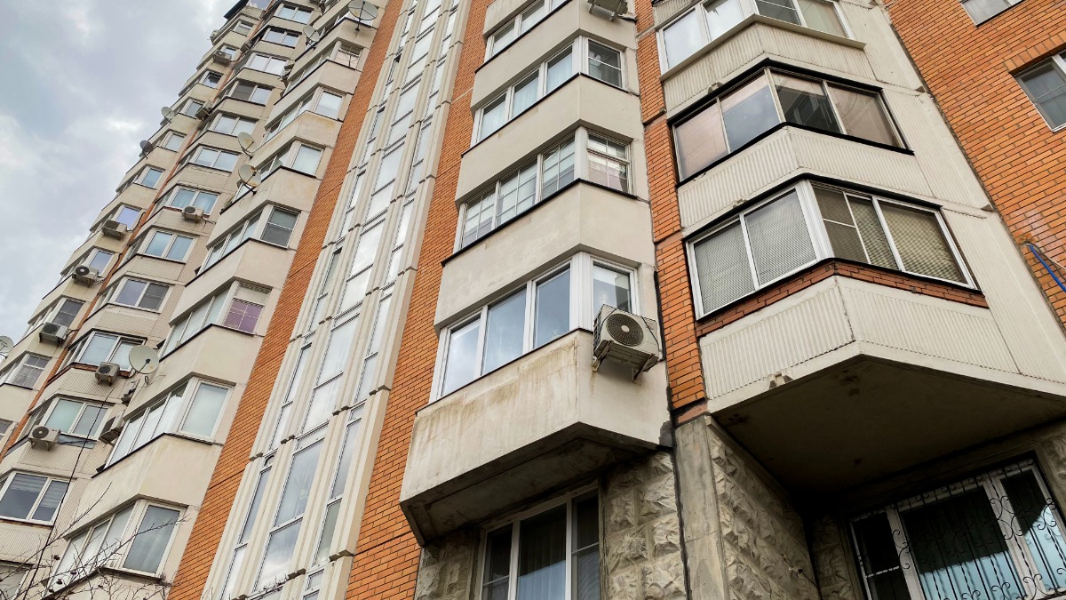 На юге столицы в 2025 году заменят все лифтовое оборудование в жилом доме 2000 года постройки