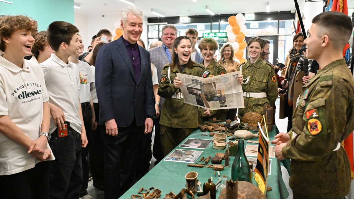 Мэр Москвы Сергей Собянин открыл в поселке Внуково новый корпус школы № 1788. Здание на улице Летчика Грицевца возвели по индивидуальному проекту за два с половиной года