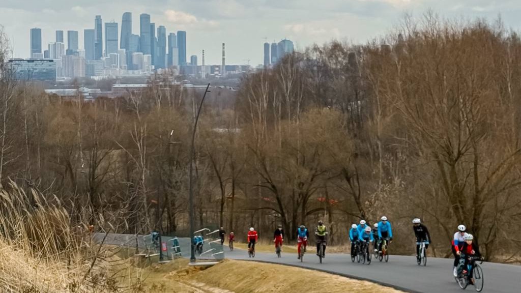 Эксперты оценили благоустройство малого кольца велотрассы в Крылатских холмах