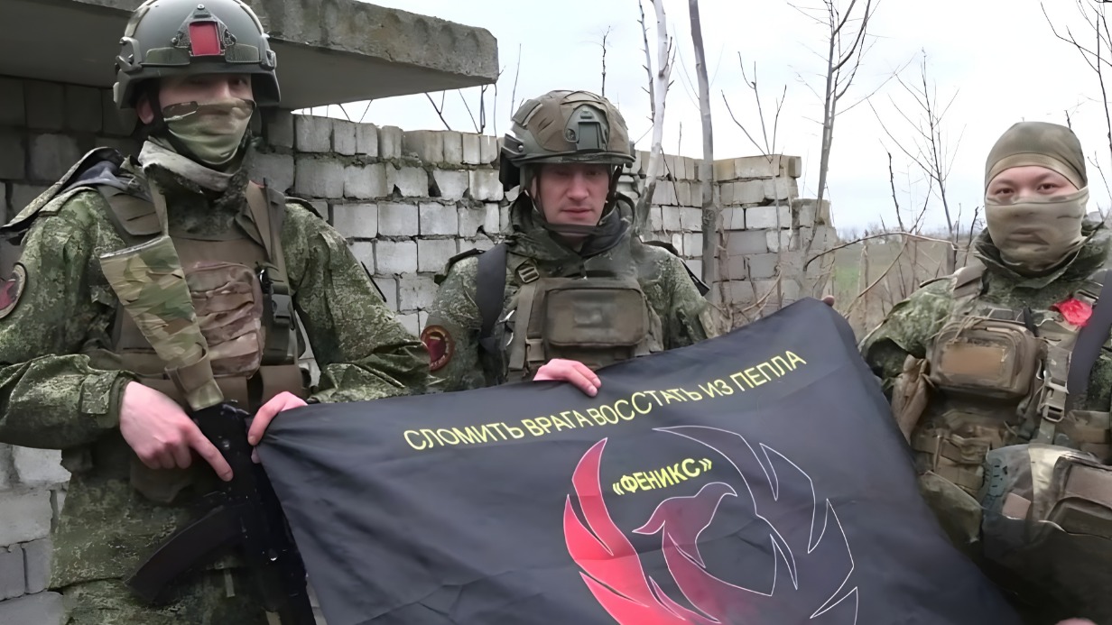 Бойцы с позывными «Гром», «Варяг», «Серп» (слева направо) в освобожденной Днепроэнергии