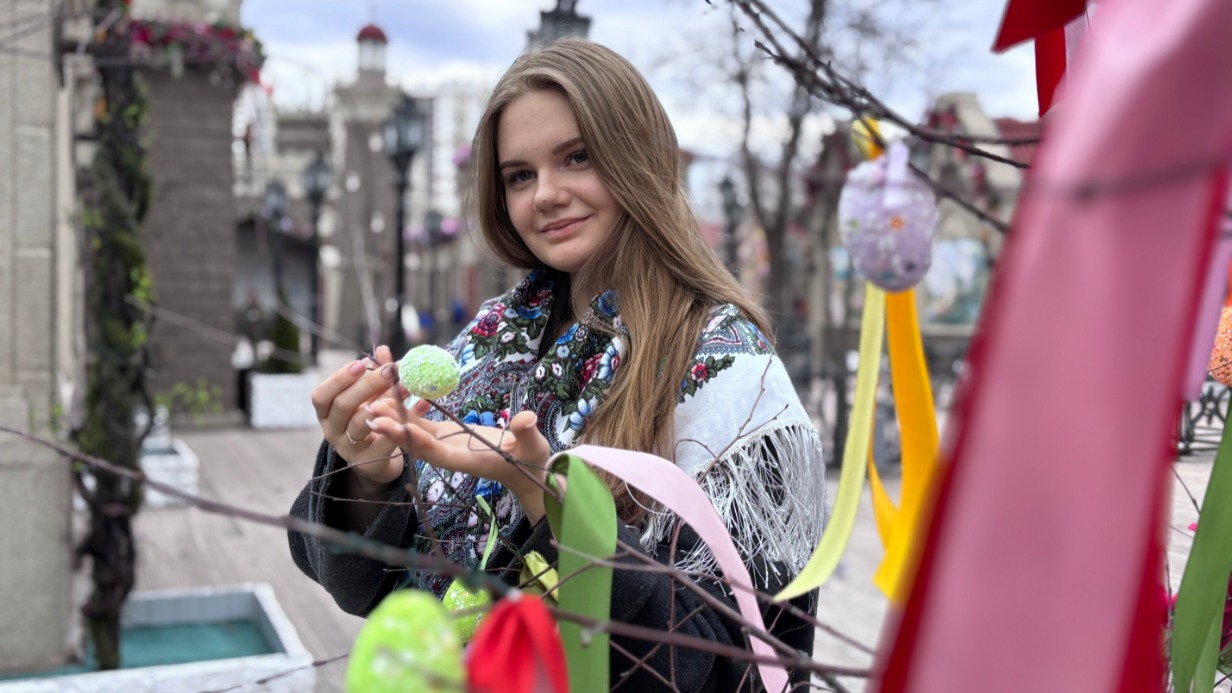 Студентка Анастасия Фролова заглянула на площадку «Пасхального дара» в Коптеве. Пока здесь идет подготовка к открытию
