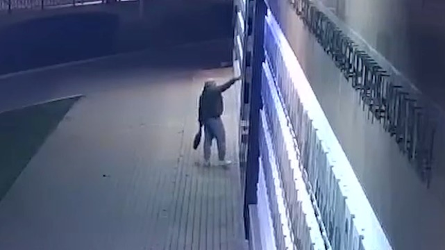 Полиция задержала мужчину, повредившего доску почета администрации Подольска