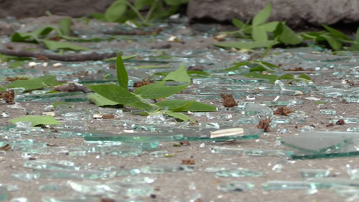 Машина такси взорвалась около жилых домов на севере столицы