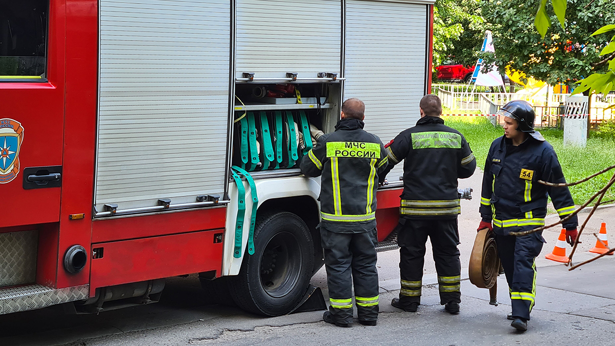 Shot: Взрыв прогремел около жилого дома на северо-западе Москвы
