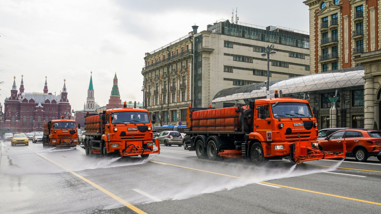 Дороги и тротуары в Москве промоют со специальным шампунем за три дня