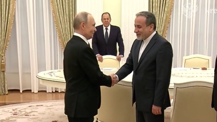 Путин принял главу МИД Ирана Аракчи в Кремле