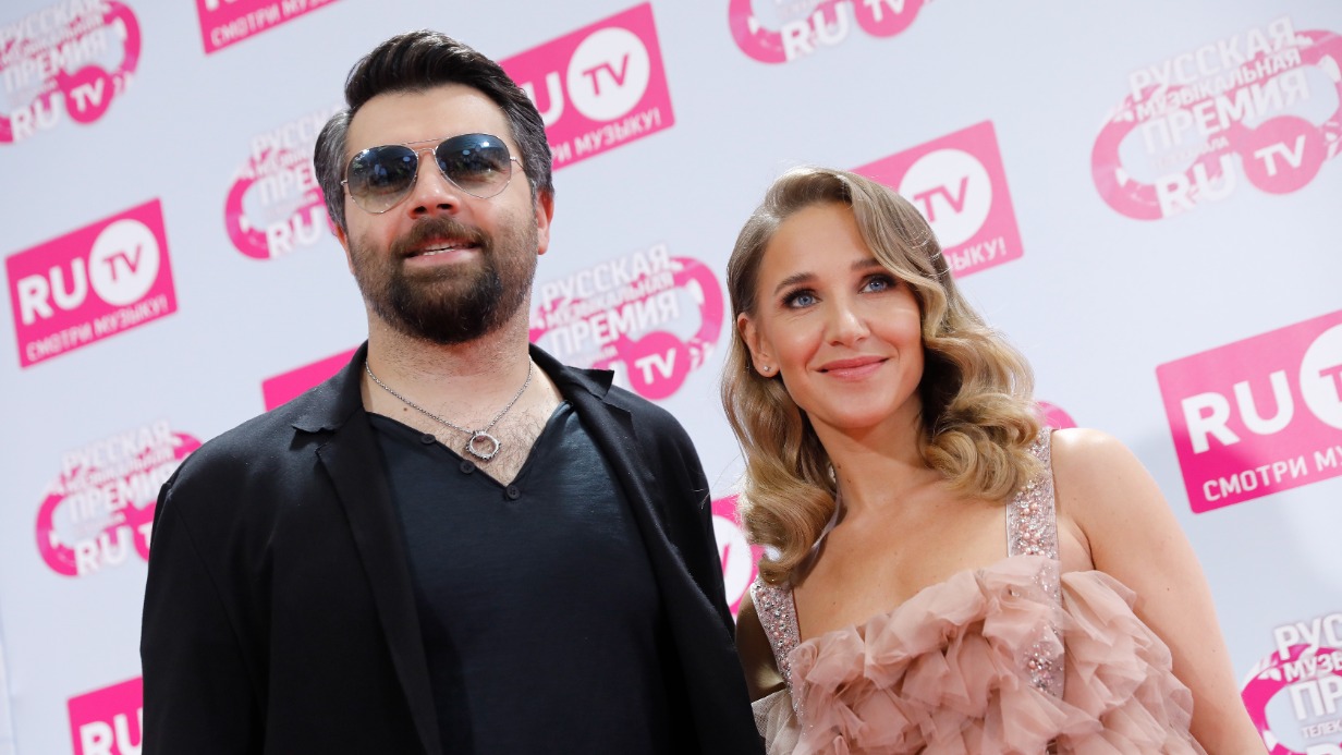 «Следил за женой»: эксперты оценили поведение Чумакова на скандальном интервью