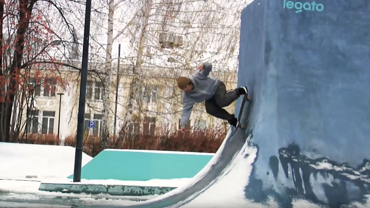 Памятник Ленину в Верхней Пышме превратили в площадку для скейтеров