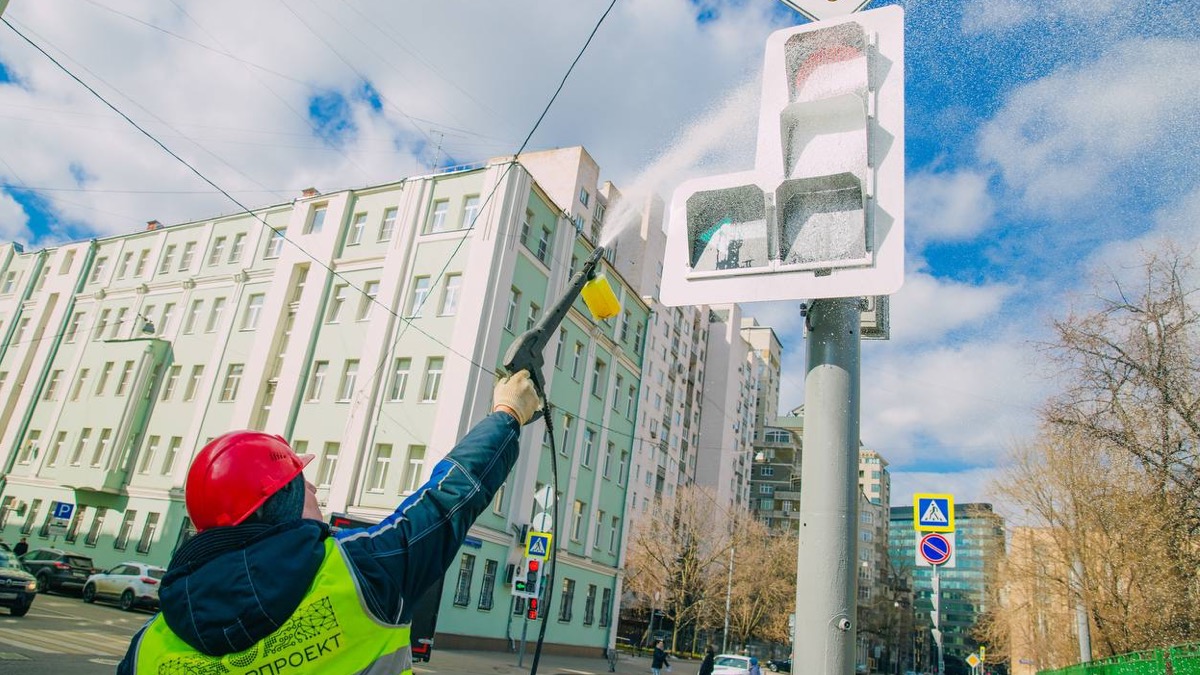 Собянин: Около одного миллиона дорожных объектов в Москве подготовят к лету