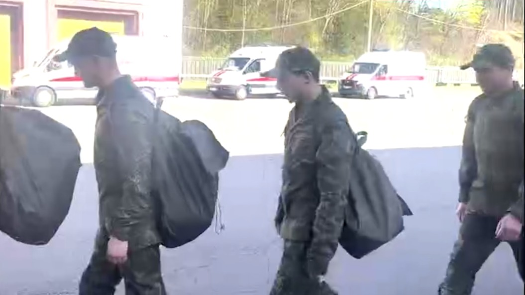 Появились первые кадры с освобожденными из плена российскими бойцами