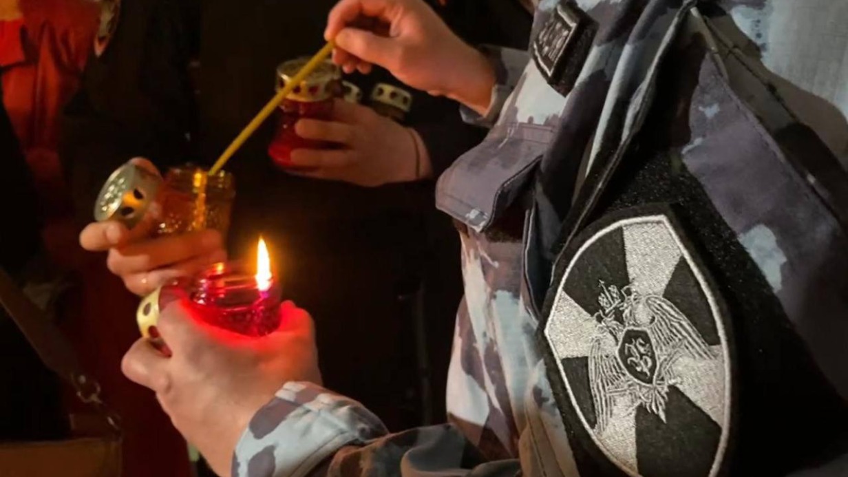 Росгвардия обеспечила безопасность во время прибытия Благодатного огня в Москву