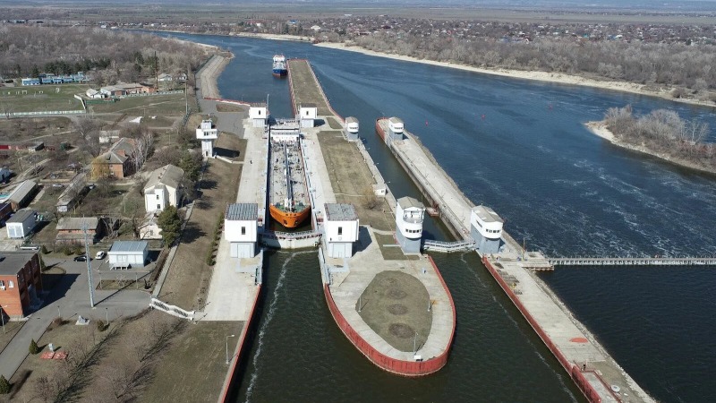 МЧС: Теплоход «Альфа» столкнулся с воротами на Кочетовском гидроузле на Дону