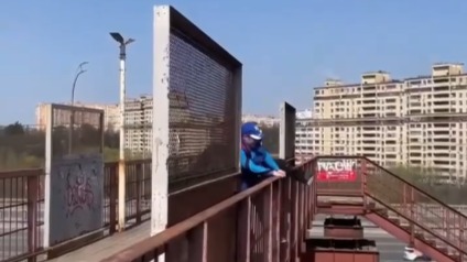 Прохожий спас мужчину от суицида в Москве