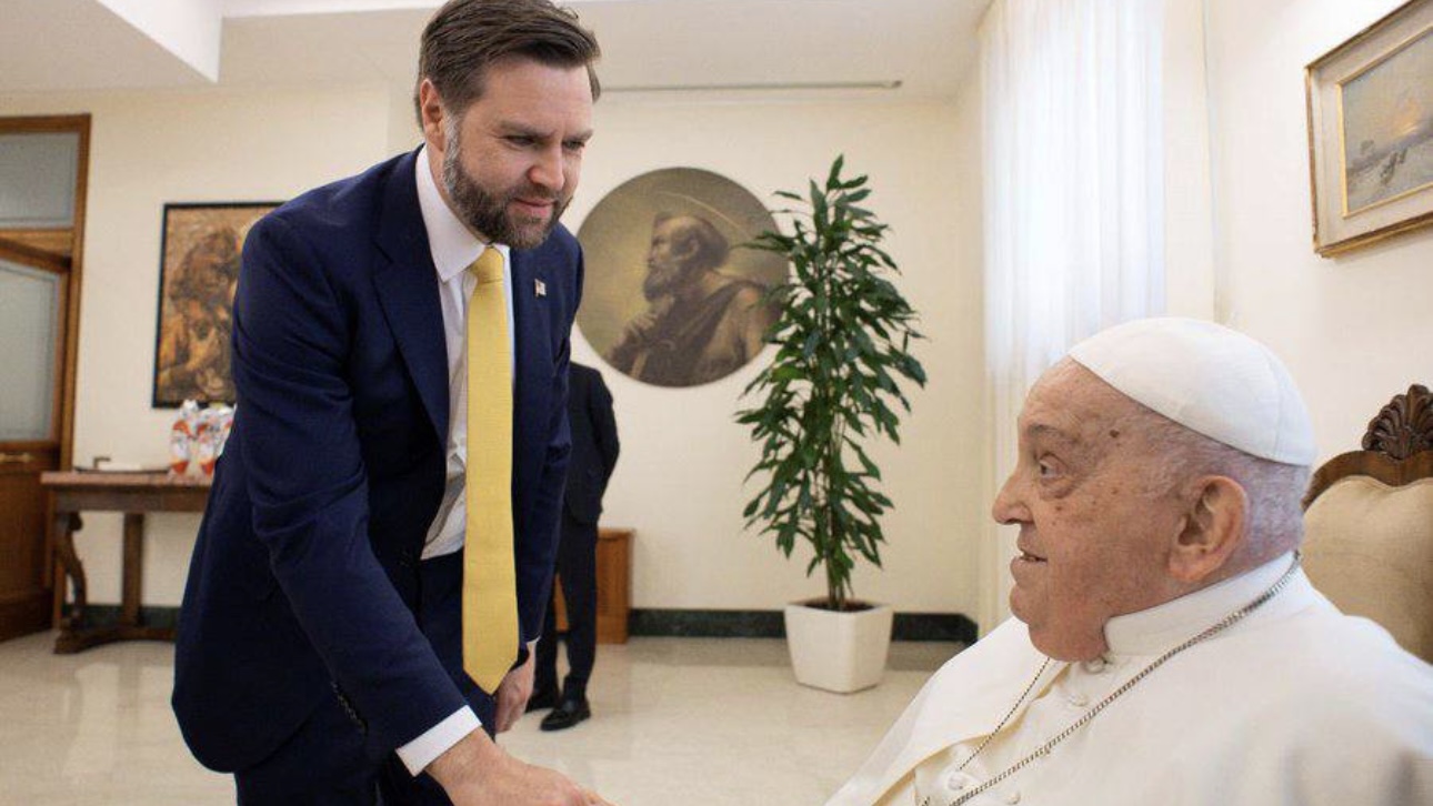 Появилось последнее фото папы римского перед смертью