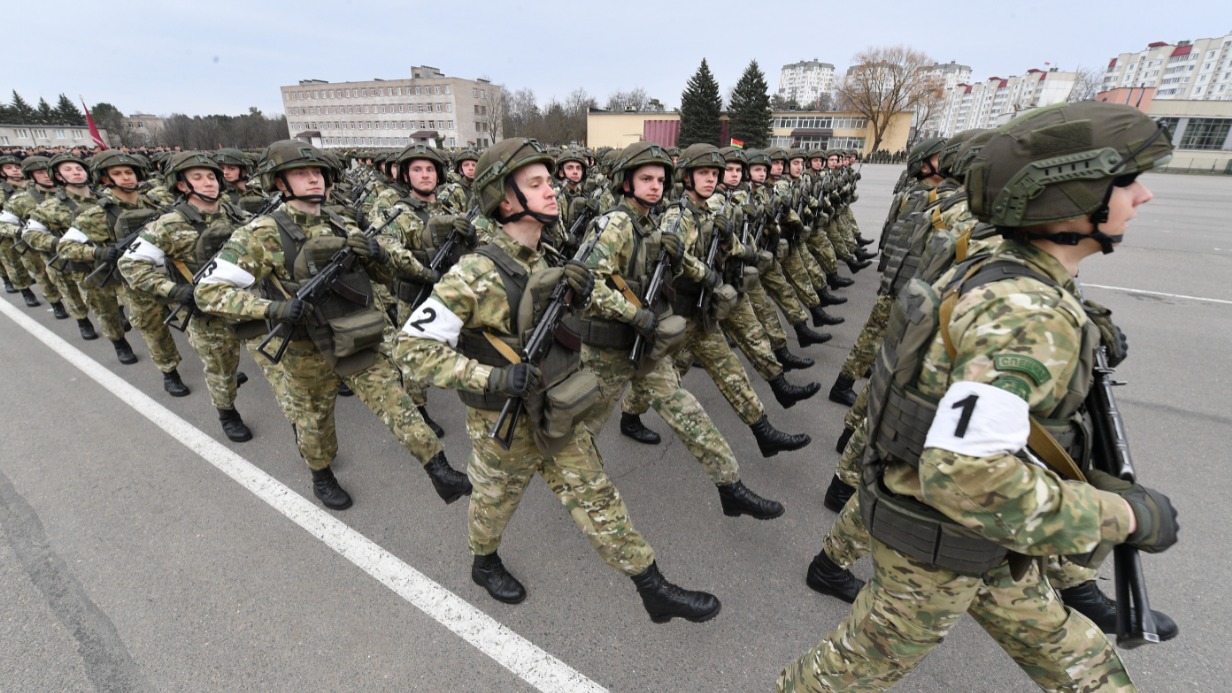 В столице Белоруссии Минске помимо акций, которые проводит Дом Москвы, также активно готовятся и к торжественному военному параду, посвященному 80-летию Победы