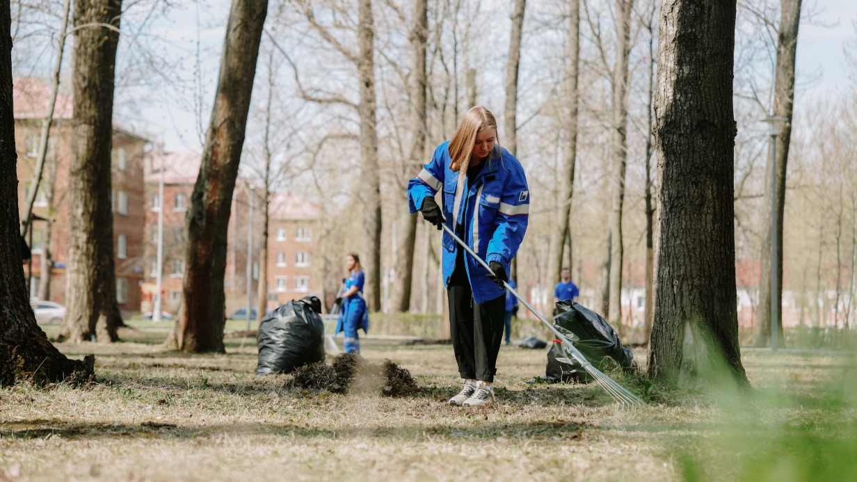 В месячнике по уборке и благоустройству территорий активное участие принимают не только жители всех округов, но и работники столичных предприятий