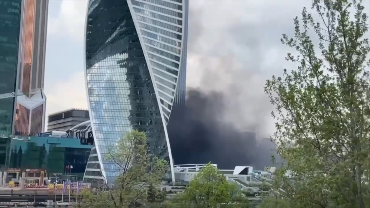 Автомобиль взорвался на подземной парковке ТЦ у «Москвы-Сити»