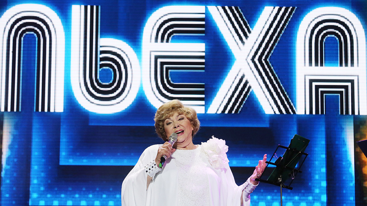 Помощница Эдиты Пьехи опровергла сообщения о возрастной деменции певицы