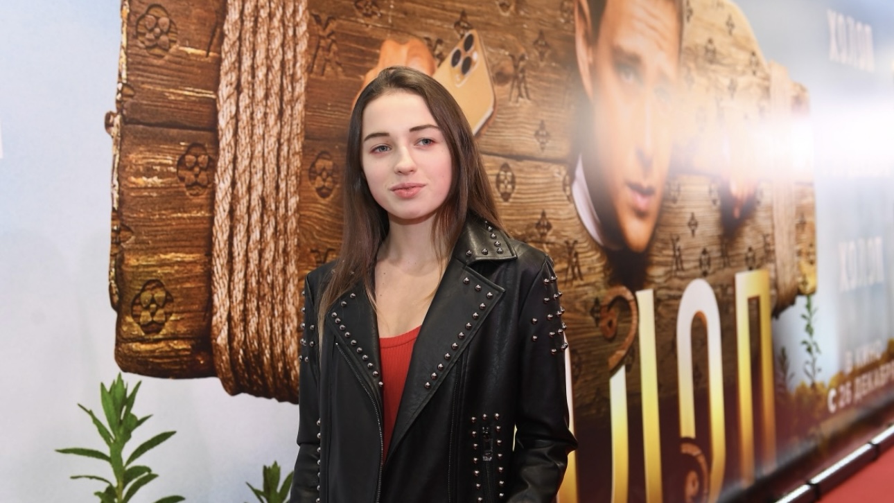 «Что за бред»: Волочкова обещала проклинать и судиться с журналистами за сообщения о свадьбе дочери