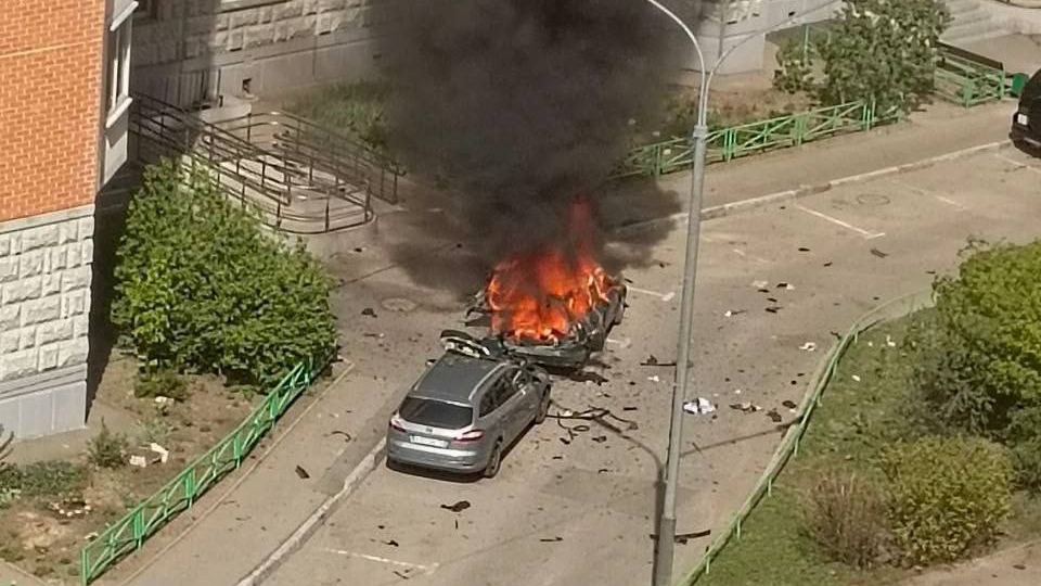 «112»: Автомобиль взорвался в подмосковной Балашихе, есть погибший