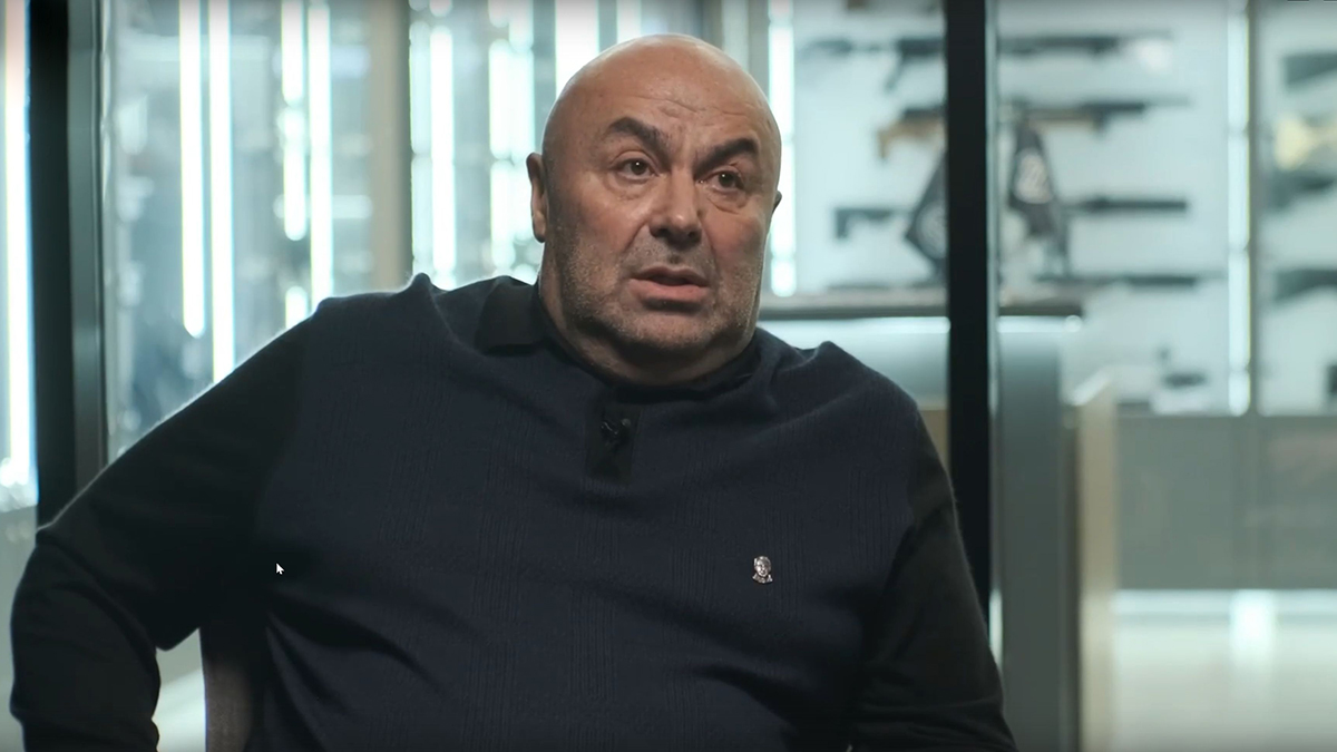 Экс-министру Подмосковья, напавшему на бывшую с топором, продлили домашний арест