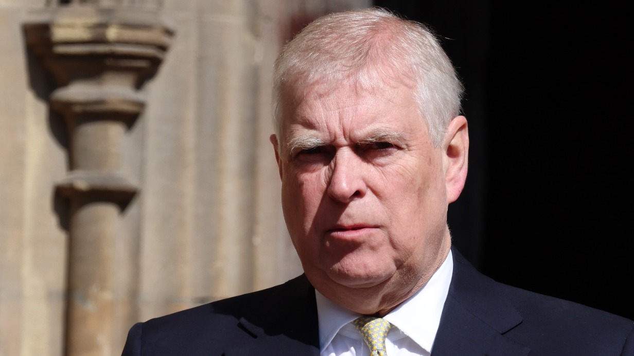 Принц Эндрю: скандалы, дружба с Эпштейном и самоубийство Вирджинии Джуффре