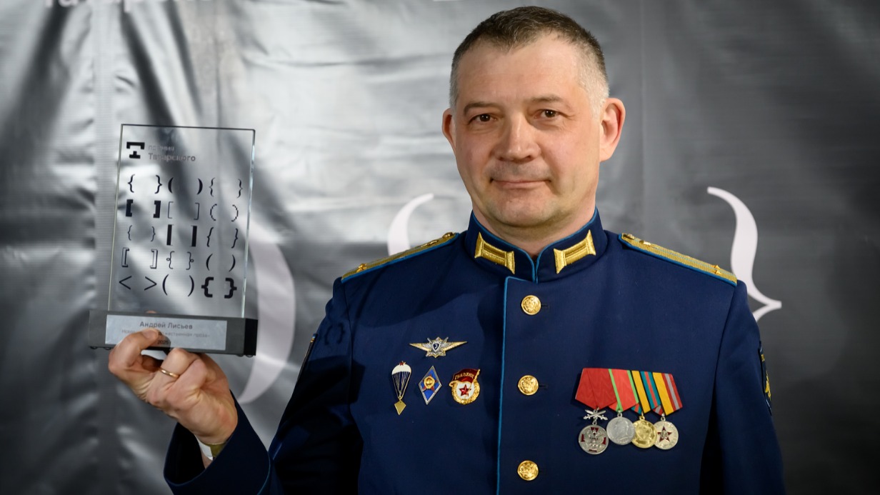 Вручение премии для военкоров и фронтовых писателей им. Владлена Татарского. В номинации «Художественная проза» первое место занял Андрей Лисьев («За каждый метр»)