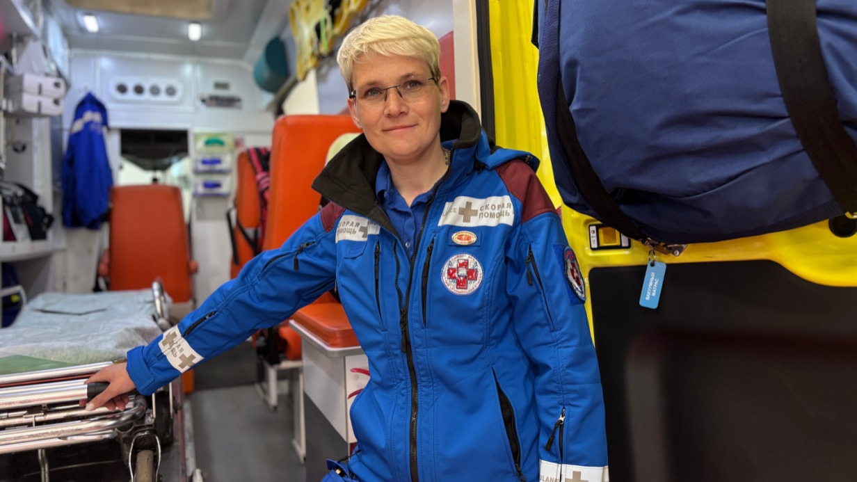 Врач Станции скорой и неотложной медицинской помощи имени Пучкова Ирина Трофимова более 20 лет спасает жизни людей. В арсенале у медиков сегодня — самая современная техника