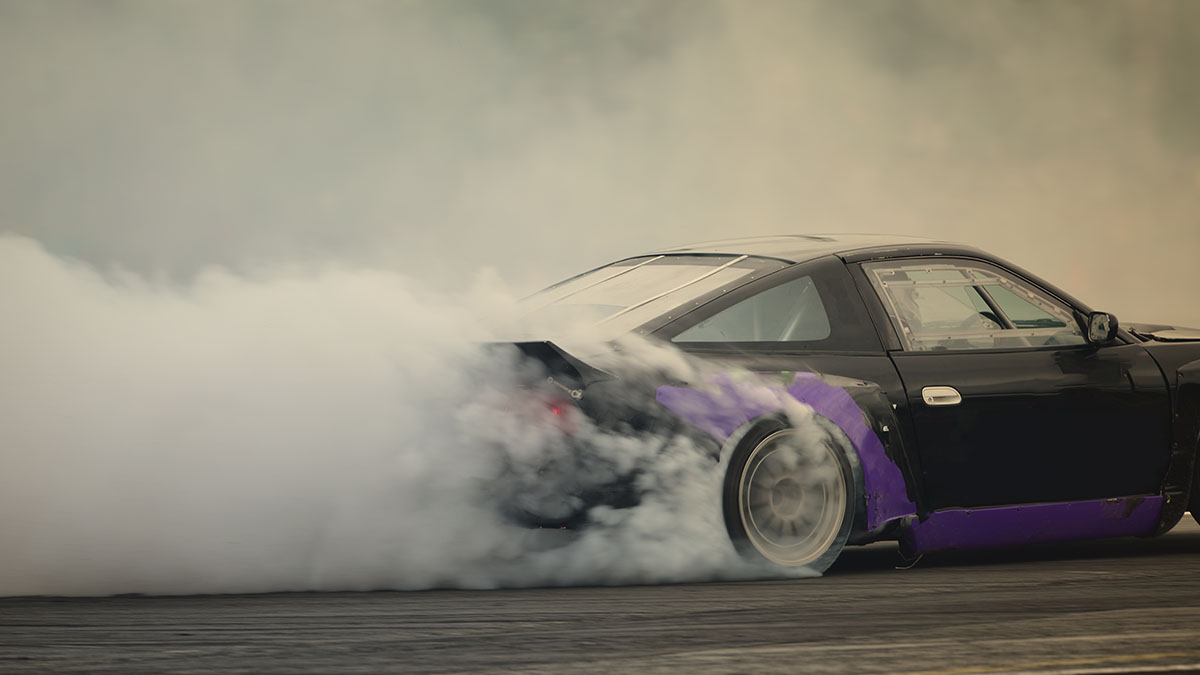 Дрифтил в пять утра: силовики задержали водителя, разбудившего москвичей