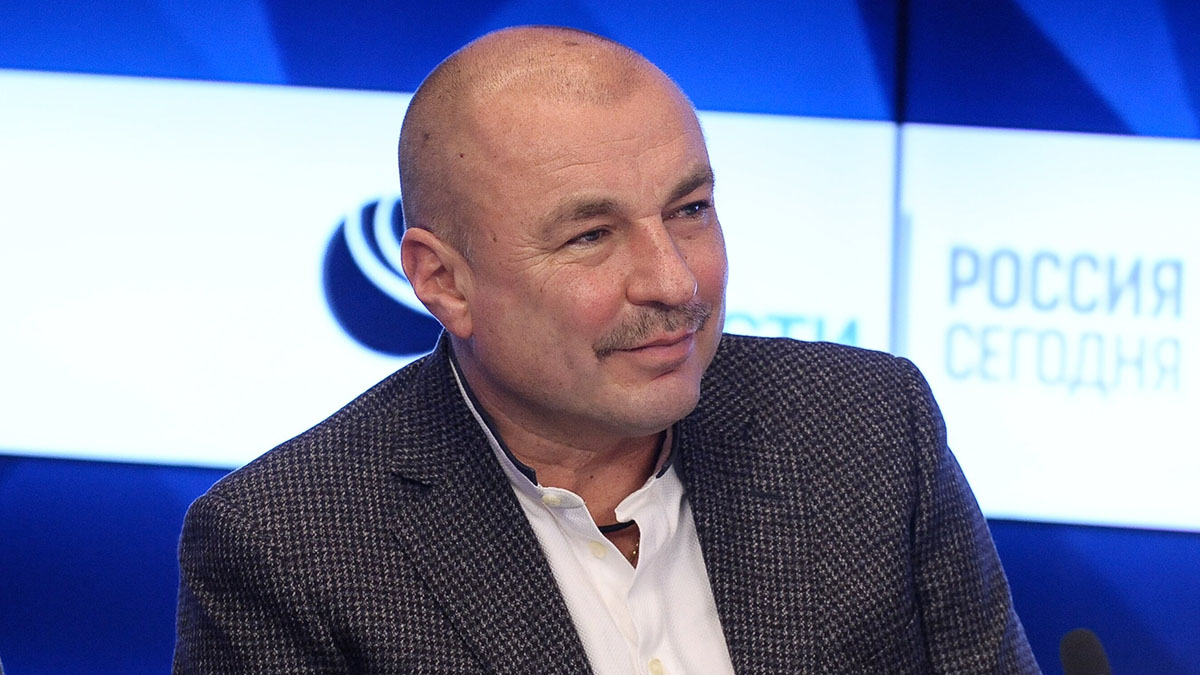 «Всю жизнь дружили»: тренер Жулин призвал к миру между Россией и Украиной